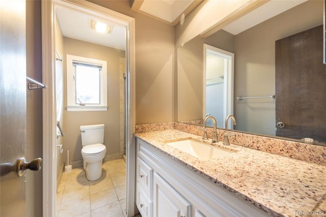 5035 Hillcrest Court, Trenton, MI 48183