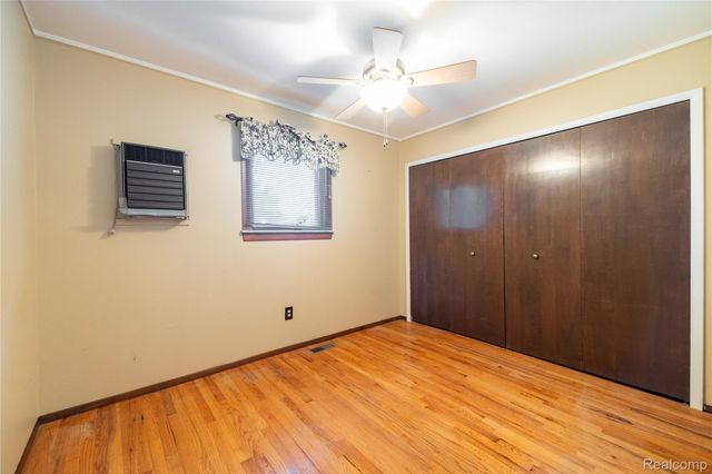 5035 Hillcrest Court, Trenton, MI 48183