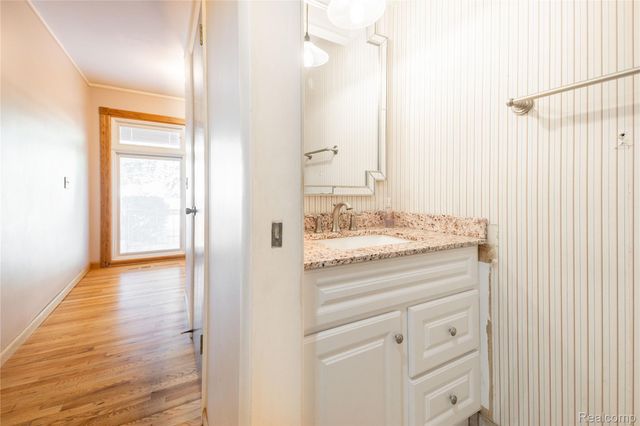 5035 Hillcrest Court, Trenton, MI 48183