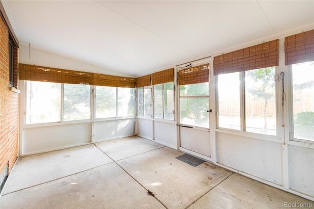 5035 Hillcrest Court, Trenton, MI 48183