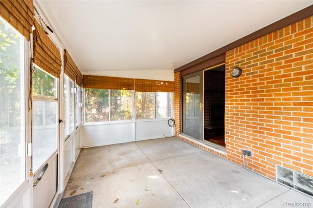 5035 Hillcrest Court, Trenton, MI 48183