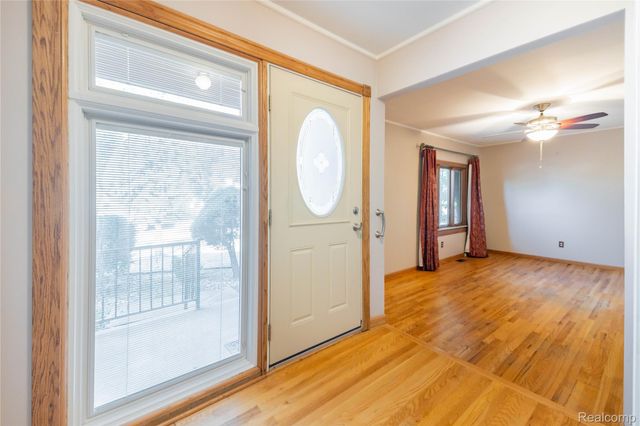 5035 Hillcrest Court, Trenton, MI 48183