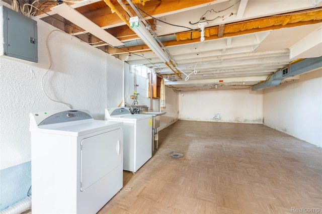 5035 Hillcrest Court, Trenton, MI 48183