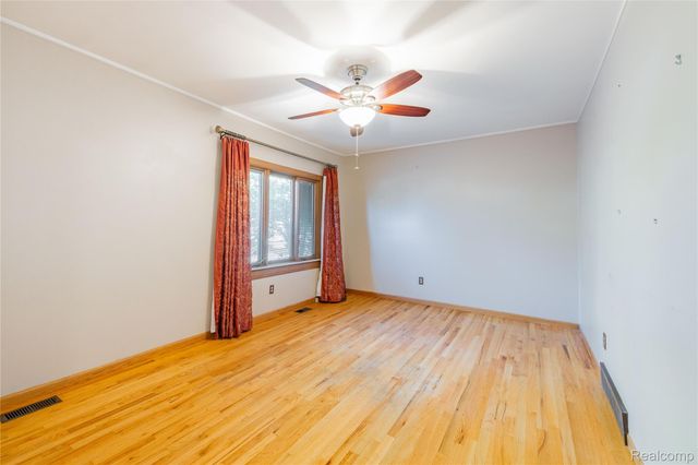 5035 Hillcrest Court, Trenton, MI 48183