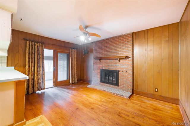 5035 Hillcrest Court, Trenton, MI 48183