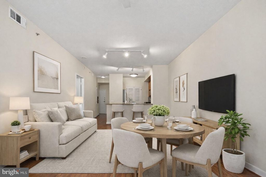 Image 10 of property listing at 400 MASSACHUSETTS AVE NW #421, Washington, DC 20001