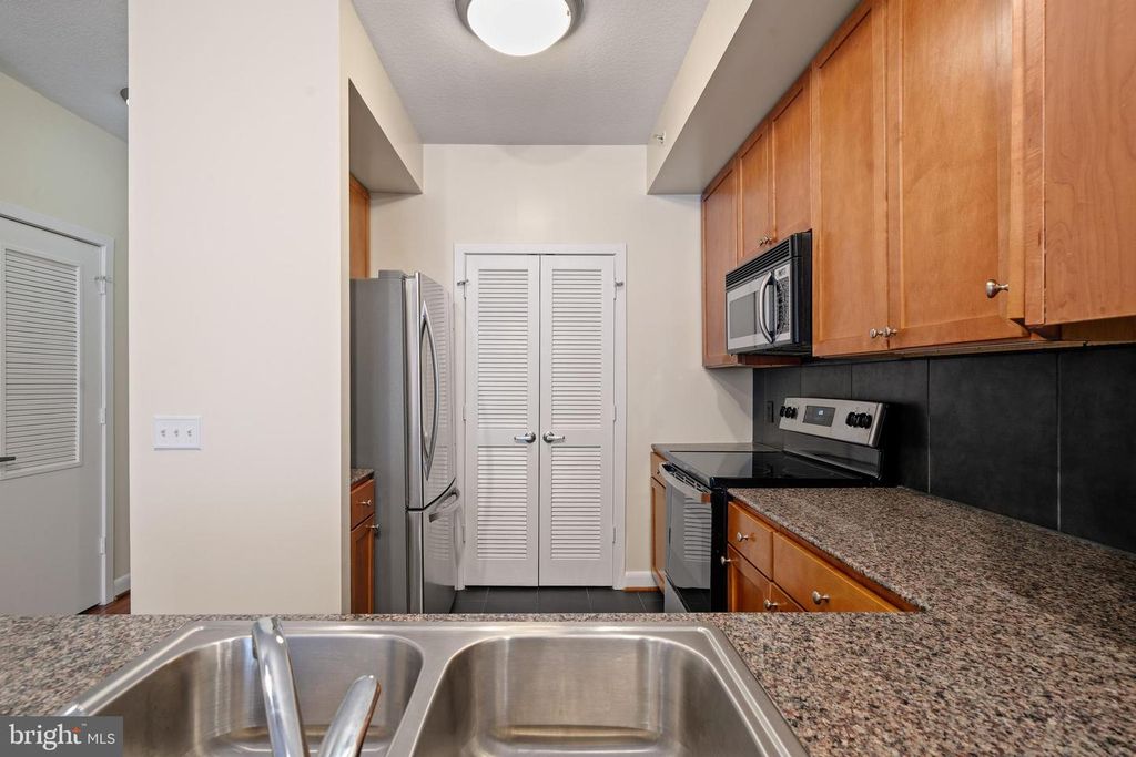 Image 11 of property listing at 400 MASSACHUSETTS AVE NW #421, Washington, DC 20001