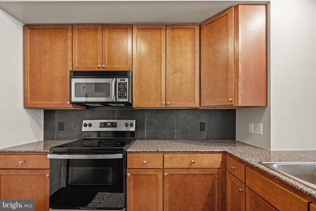 Image 12 of property listing at 400 MASSACHUSETTS AVE NW #421, Washington, DC 20001