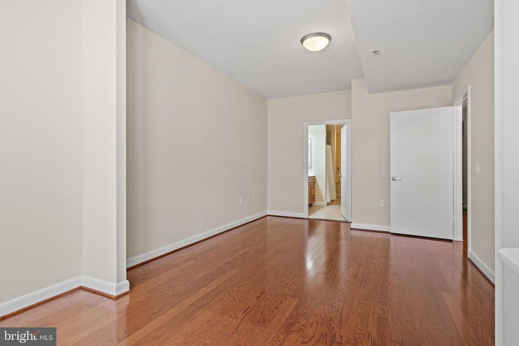 Image 17 of property listing at 400 MASSACHUSETTS AVE NW #421, Washington, DC 20001