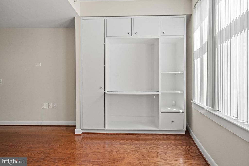 Image 21 of property listing at 400 MASSACHUSETTS AVE NW #421, Washington, DC 20001