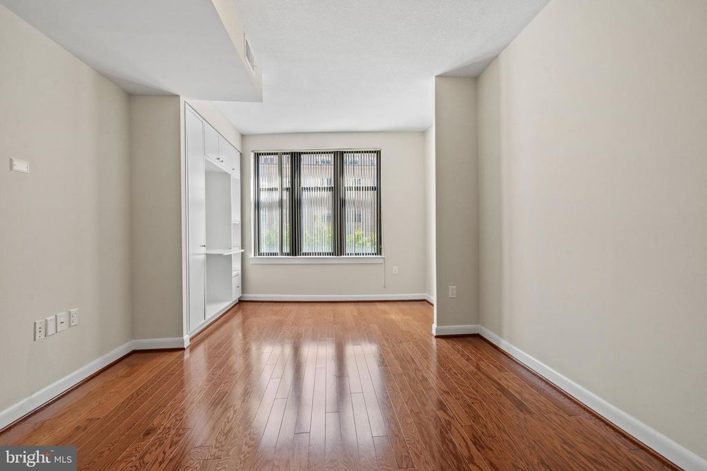 Image 22 of property listing at 400 MASSACHUSETTS AVE NW #421, Washington, DC 20001