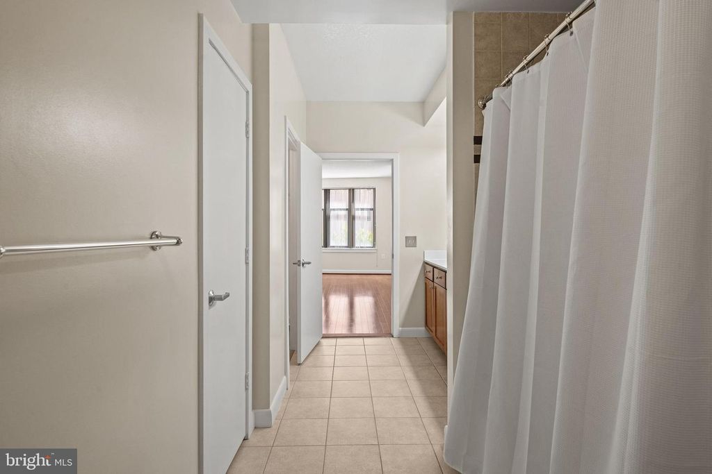 Image 23 of property listing at 400 MASSACHUSETTS AVE NW #421, Washington, DC 20001