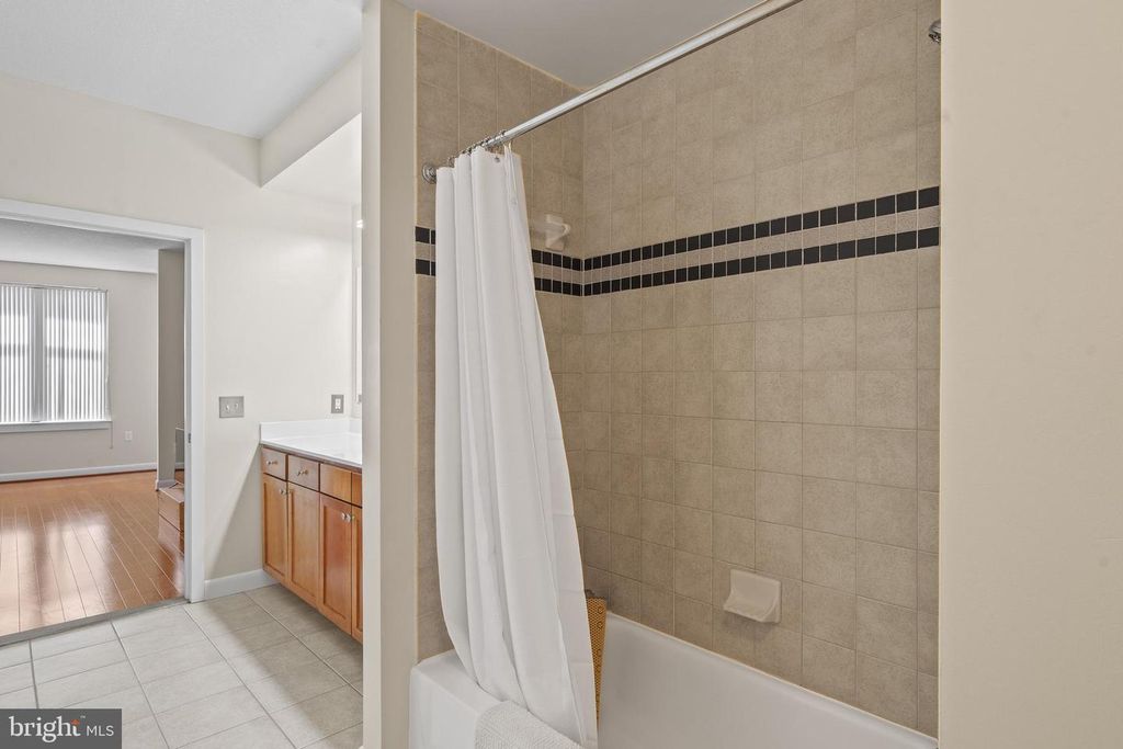 Image 24 of property listing at 400 MASSACHUSETTS AVE NW #421, Washington, DC 20001