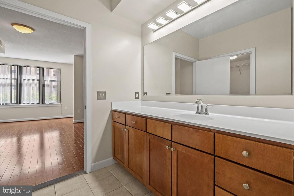 Image 26 of property listing at 400 MASSACHUSETTS AVE NW #421, Washington, DC 20001