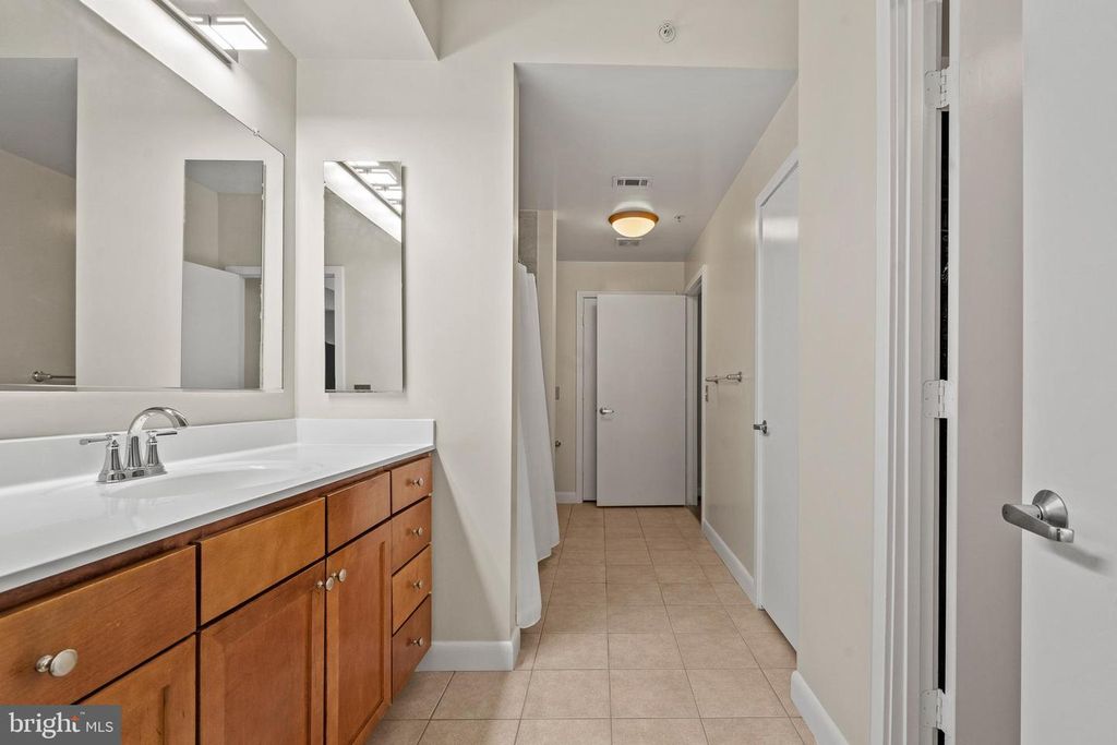 Image 28 of property listing at 400 MASSACHUSETTS AVE NW #421, Washington, DC 20001