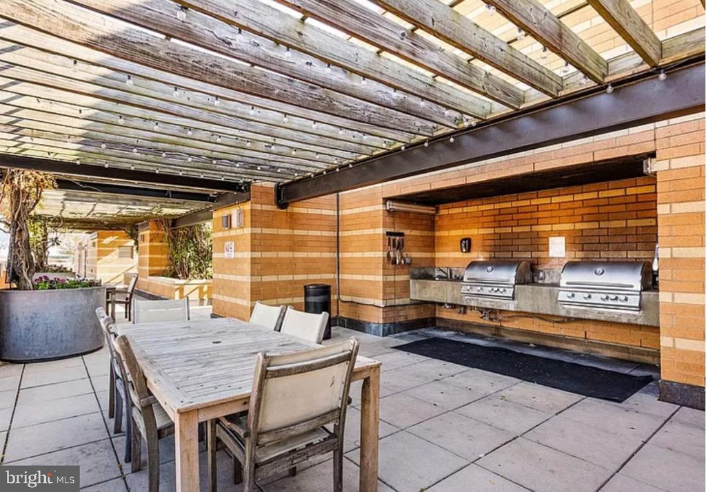 Image 32 of property listing at 400 MASSACHUSETTS AVE NW #421, Washington, DC 20001