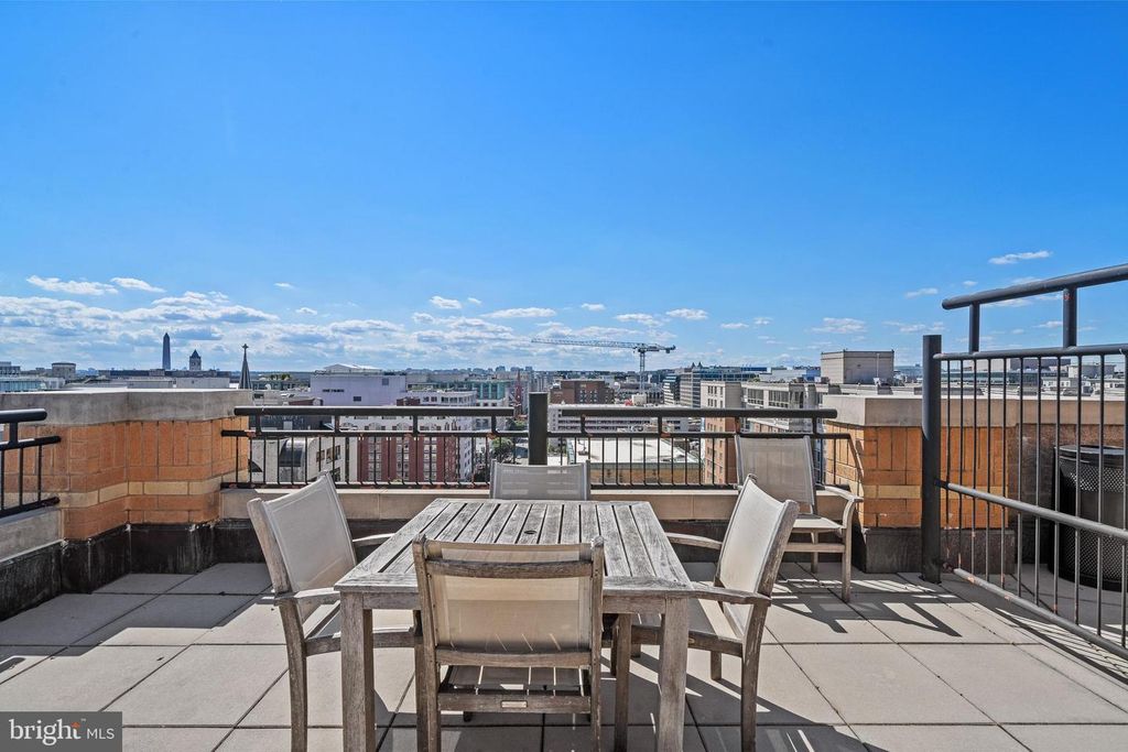 Image 33 of property listing at 400 MASSACHUSETTS AVE NW #421, Washington, DC 20001