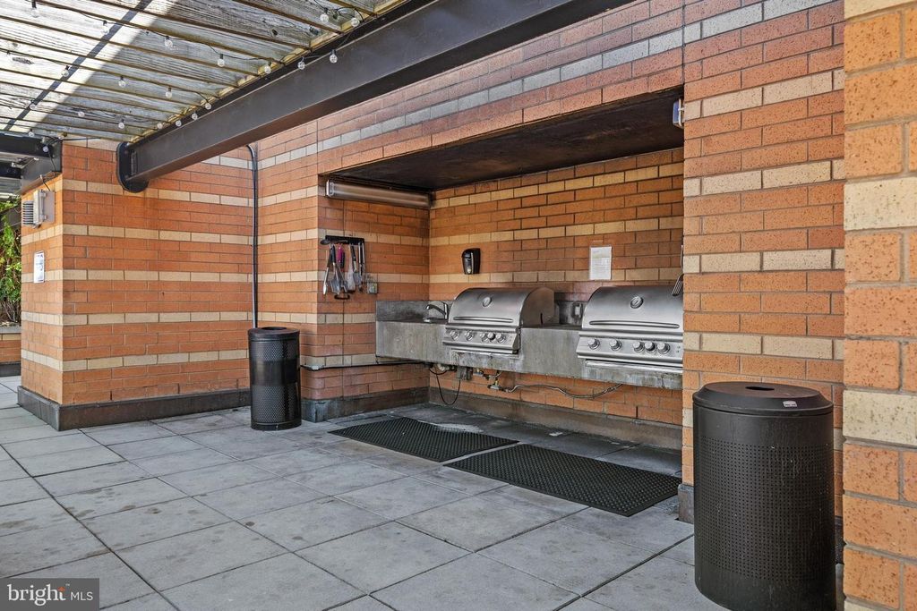 Image 34 of property listing at 400 MASSACHUSETTS AVE NW #421, Washington, DC 20001