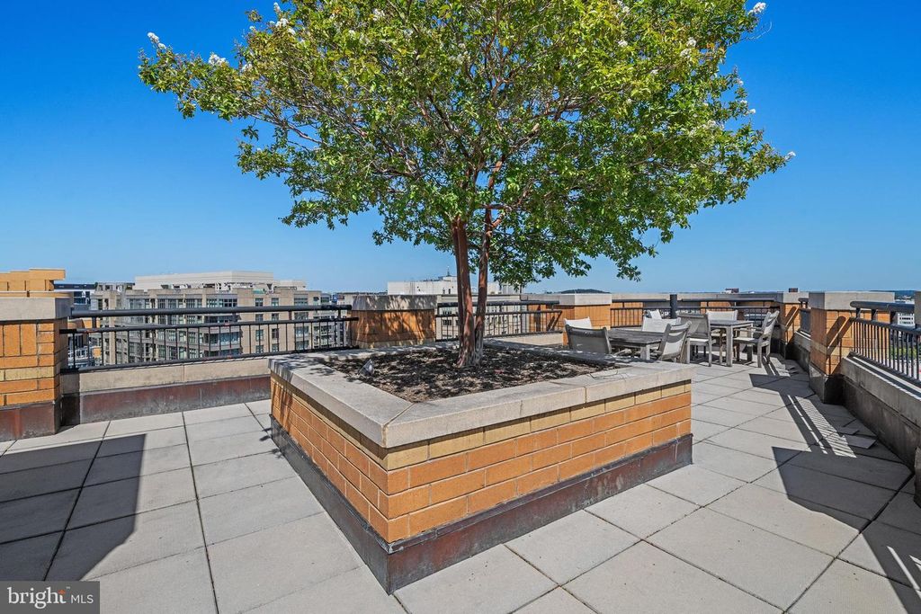 Image 35 of property listing at 400 MASSACHUSETTS AVE NW #421, Washington, DC 20001