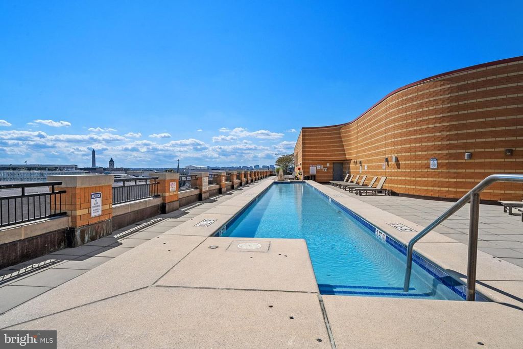 Image 38 of property listing at 400 MASSACHUSETTS AVE NW #421, Washington, DC 20001