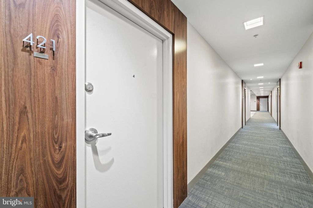 Image 4 of property listing at 400 MASSACHUSETTS AVE NW #421, Washington, DC 20001