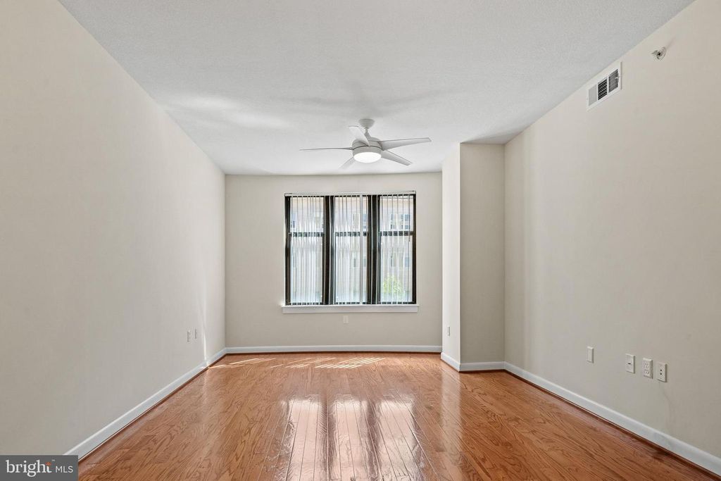 Image 6 of property listing at 400 MASSACHUSETTS AVE NW #421, Washington, DC 20001
