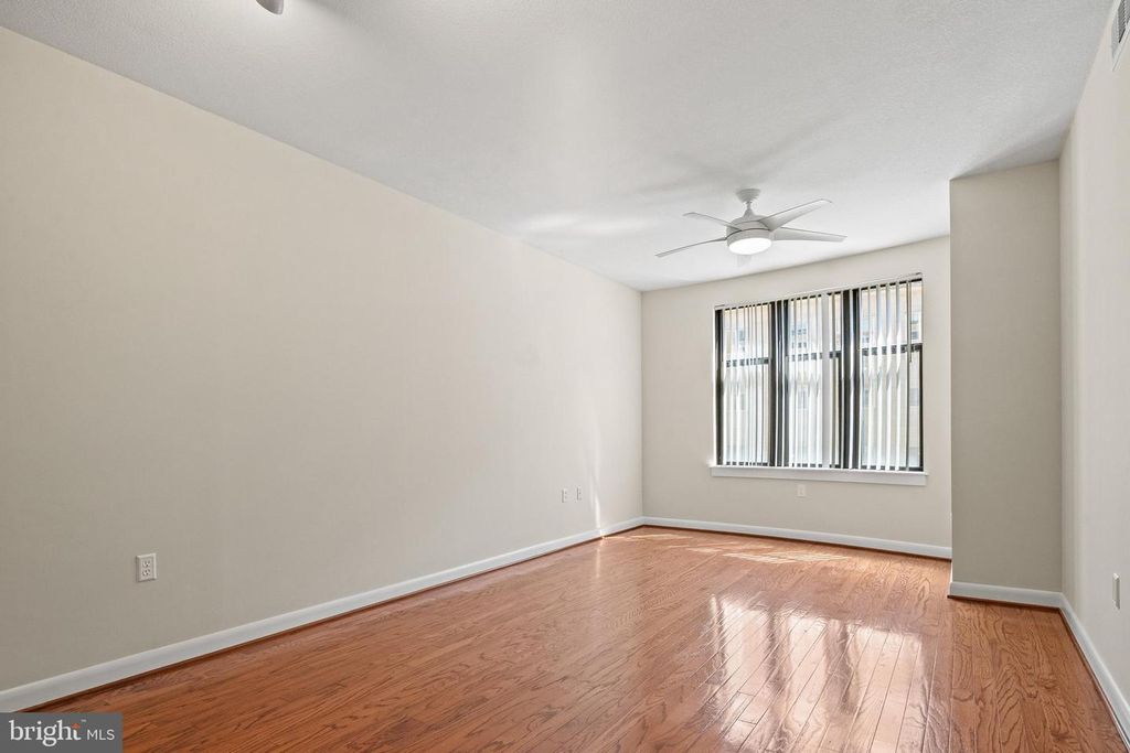 Image 7 of property listing at 400 MASSACHUSETTS AVE NW #421, Washington, DC 20001