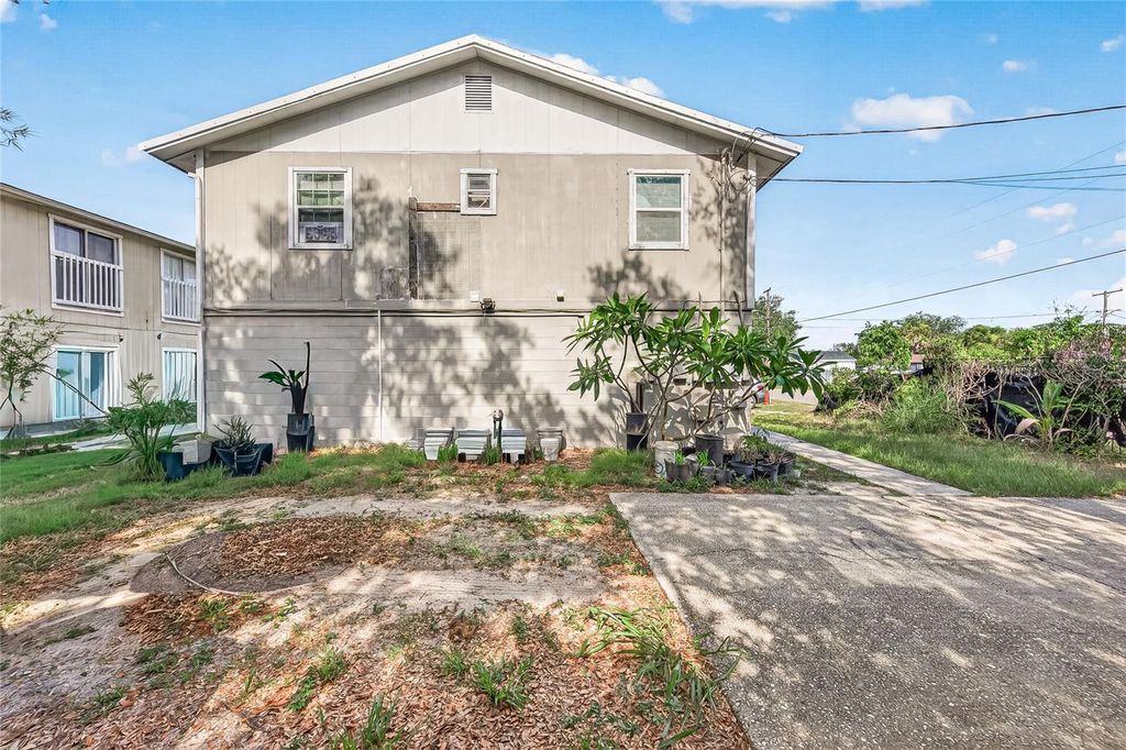 Image 11 of property listing at 3602 N 54TH STREET, Tampa, FL 33619