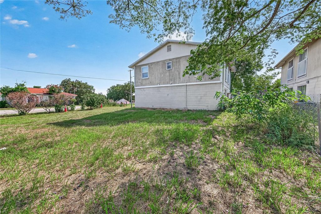 Image 9 of property listing at 3602 N 54TH STREET, Tampa, FL 33619