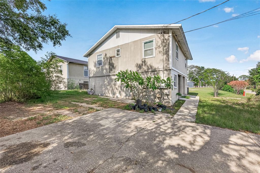 Image 10 of property listing at 3602 N 54TH STREET, Tampa, FL 33619