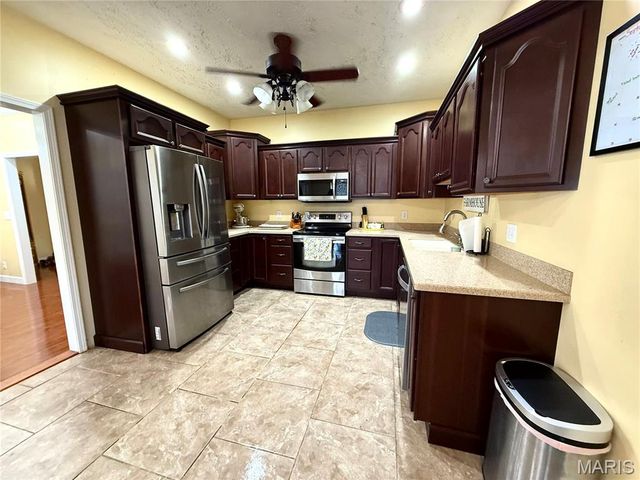 1003 Red Arrow, Sikeston, MO 63801