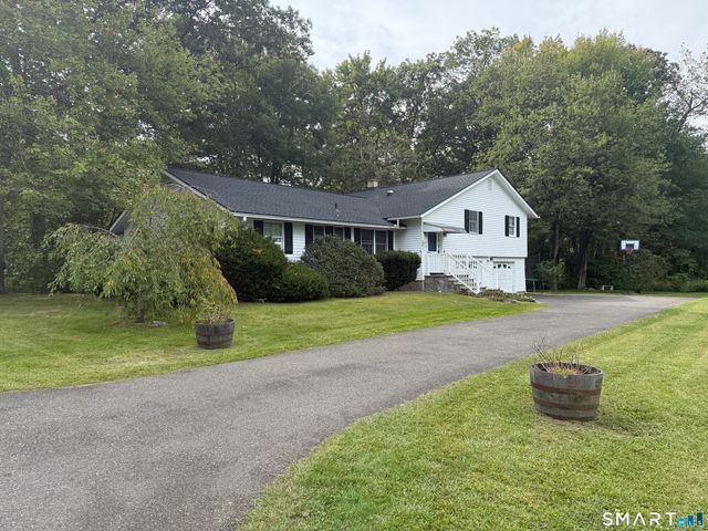 56 Wedgewood Drive, Naugatuck, CT 06770