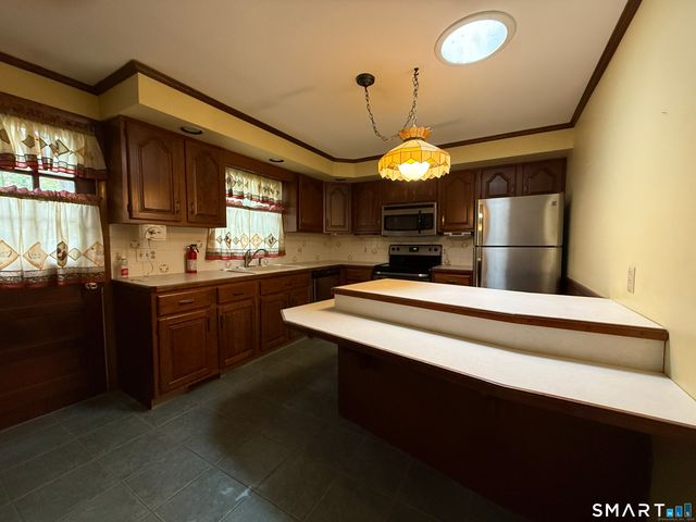 56 Wedgewood Drive, Naugatuck, CT 06770