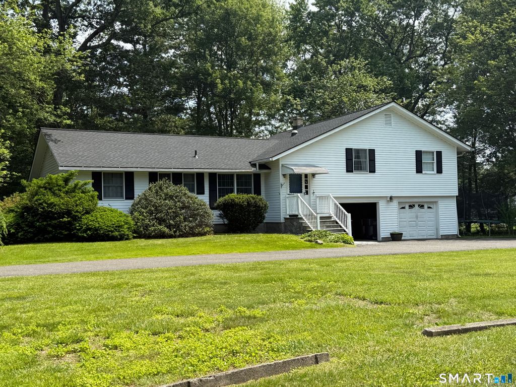 56 Wedgewood Drive, Naugatuck, CT 06770
