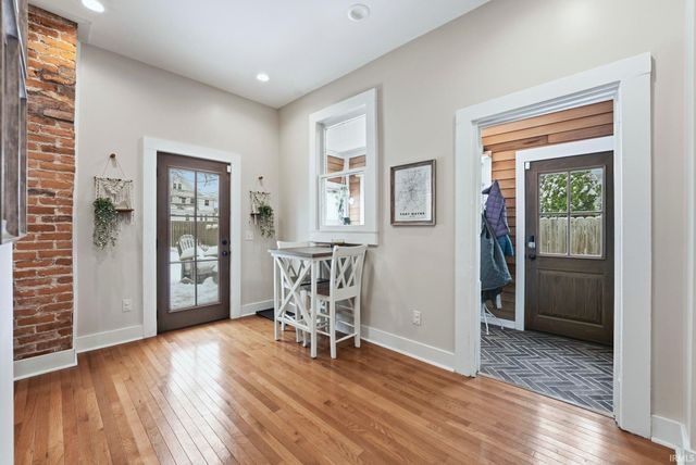 824 W Washington Boulevard, Fort Wayne, IN 46802