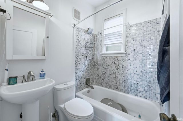 824 W Washington Boulevard, Fort Wayne, IN 46802