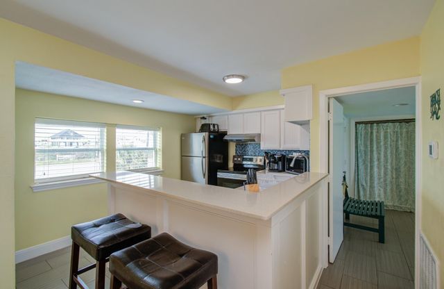 21225 Gulf Dr, Galveston, TX 77554