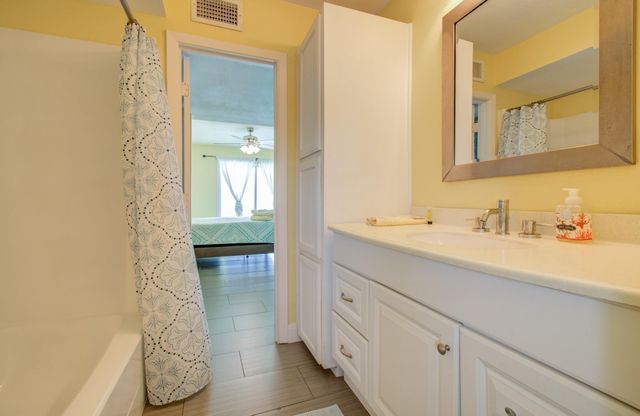 21225 Gulf Dr, Galveston, TX 77554