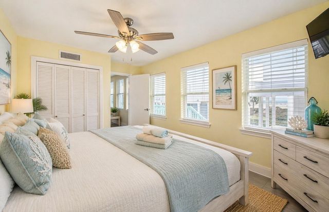 21225 Gulf Dr, Galveston, TX 77554
