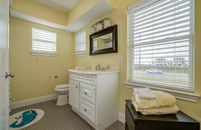 21225 Gulf Dr, Galveston, TX 77554