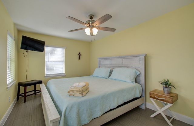 21225 Gulf Dr, Galveston, TX 77554