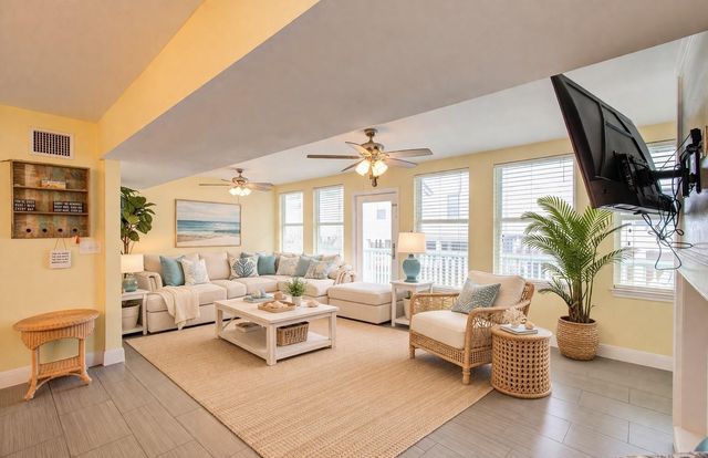 21225 Gulf Dr, Galveston, TX 77554