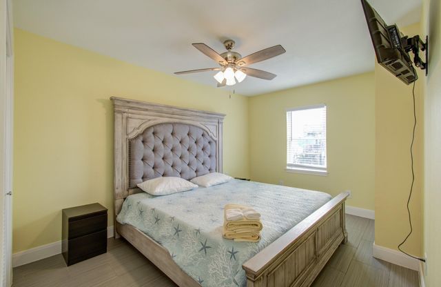 21225 Gulf Dr, Galveston, TX 77554