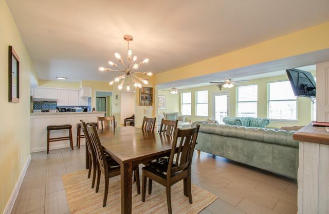 21225 Gulf Dr, Galveston, TX 77554