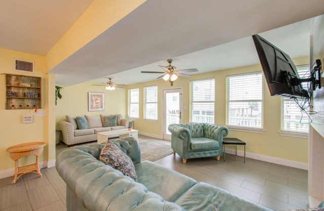 21225 Gulf Dr, Galveston, TX 77554