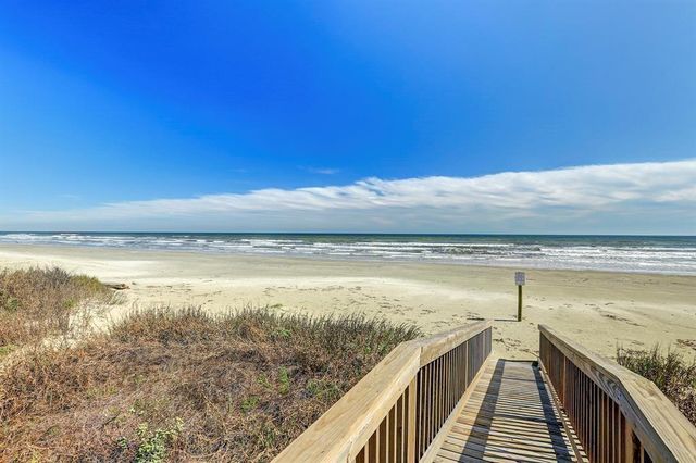 21225 Gulf Dr, Galveston, TX 77554