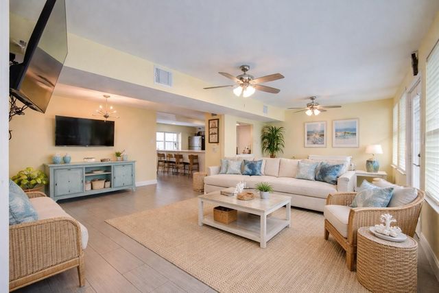 21225 Gulf Dr, Galveston, TX 77554
