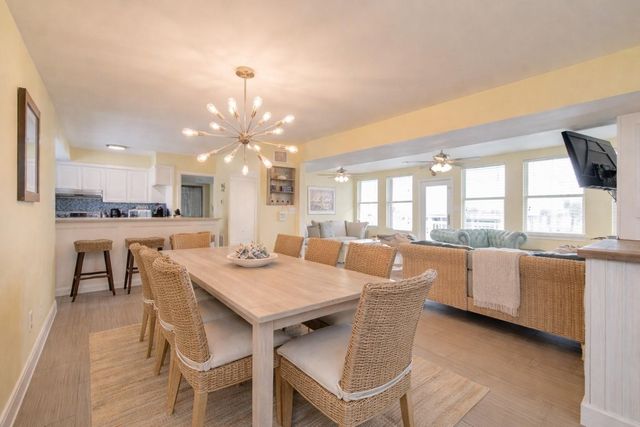 21225 Gulf Dr, Galveston, TX 77554