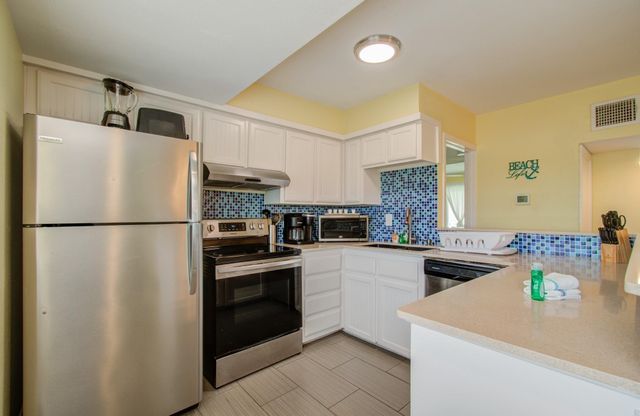 21225 Gulf Dr, Galveston, TX 77554