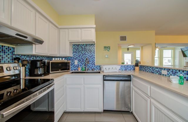 21225 Gulf Dr, Galveston, TX 77554